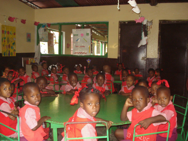 Accès à l'école pour des centaines d'enfants défavorisés||Guerty Aimé