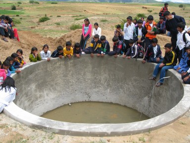 Réservoir d'eau à l'internat de Yacambé ||