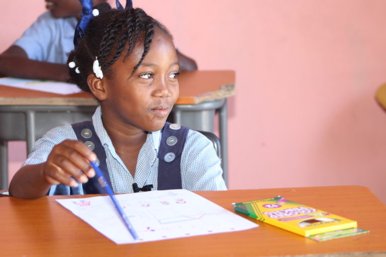 Ecolière d'une des 17 écoles soutenues à Haïti par Terre des Hommes Suisse