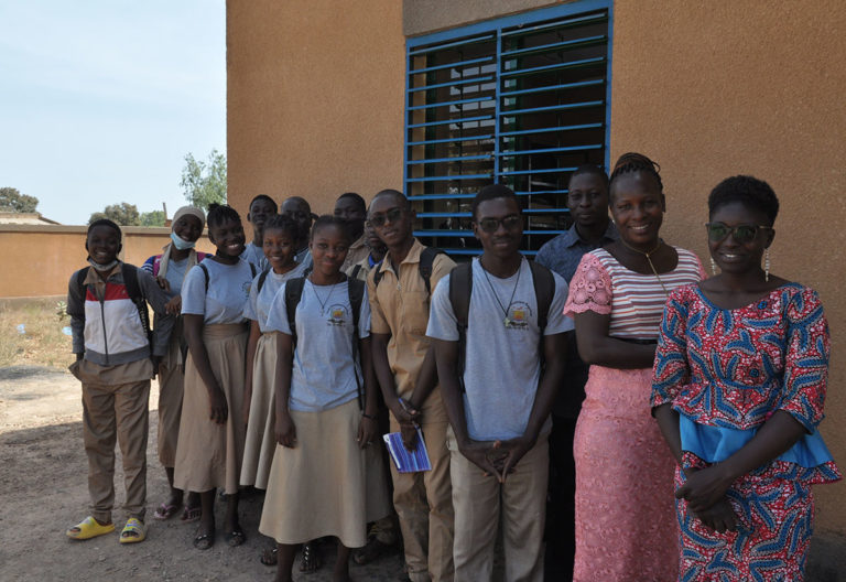 Des jeunes au Burkina Faso encadrés par l'association CEATS