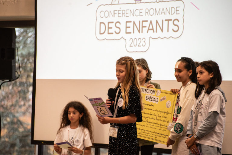 Conférence des enfants 2023, des jeunes présentent leur projet