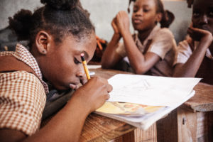 Lire la suite à propos de l’article Urgence éducation : 1 enfant sur 6 n&rsquo;est pas scolarisé